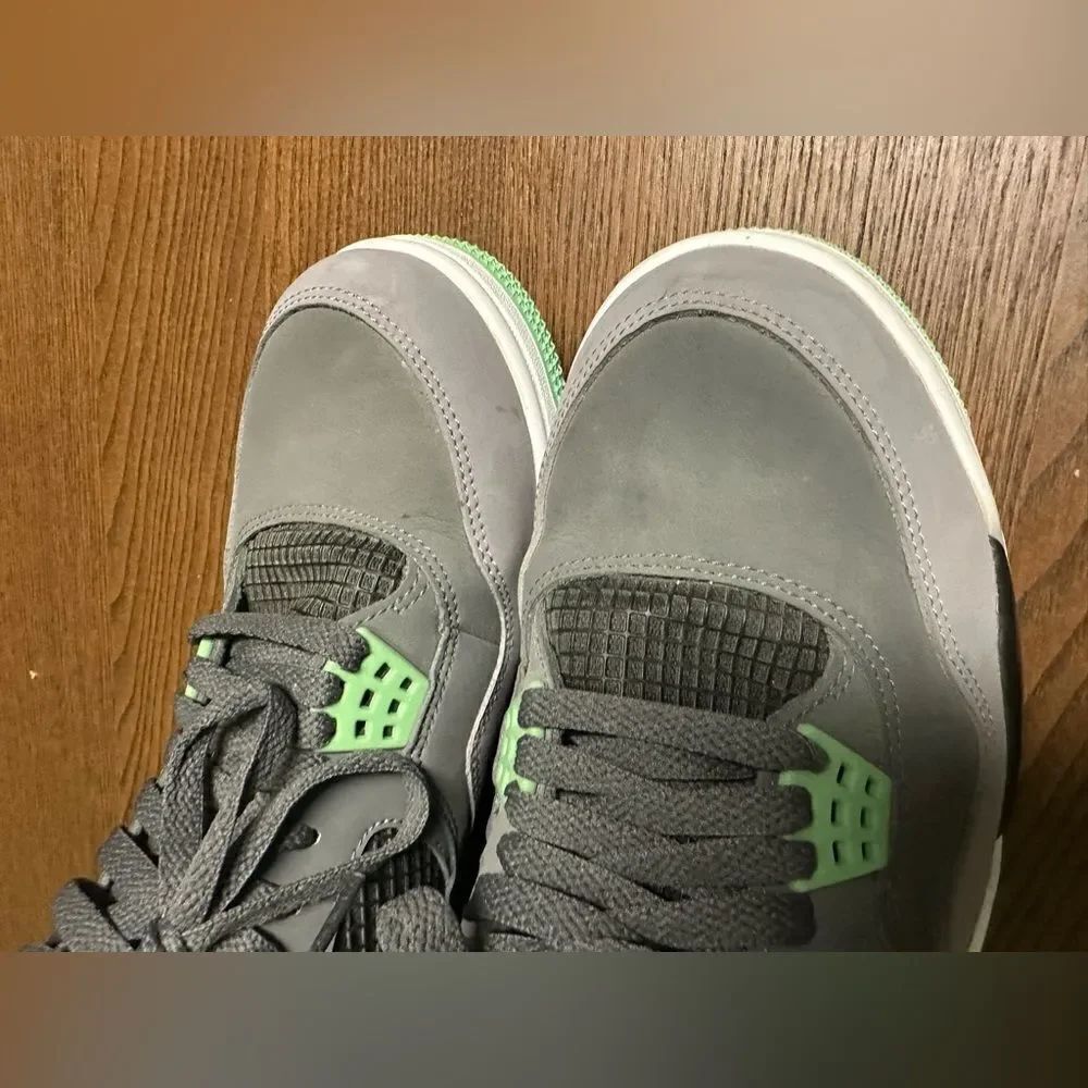 Jordan green glow size 10.5 - Picture 8 of 10